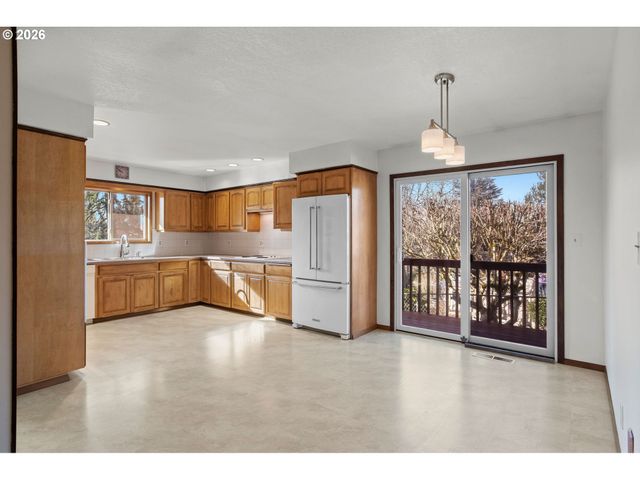 620 Nw QUEENS Ct, Hillsboro, OR 97124