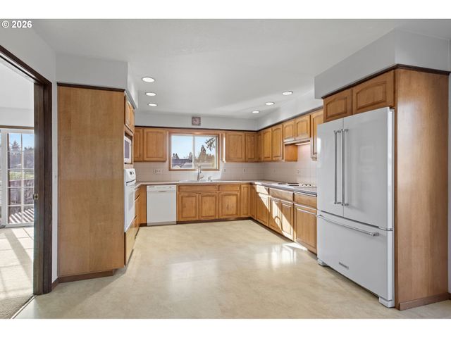 620 Nw QUEENS Ct, Hillsboro, OR 97124