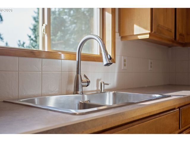 620 Nw QUEENS Ct, Hillsboro, OR 97124