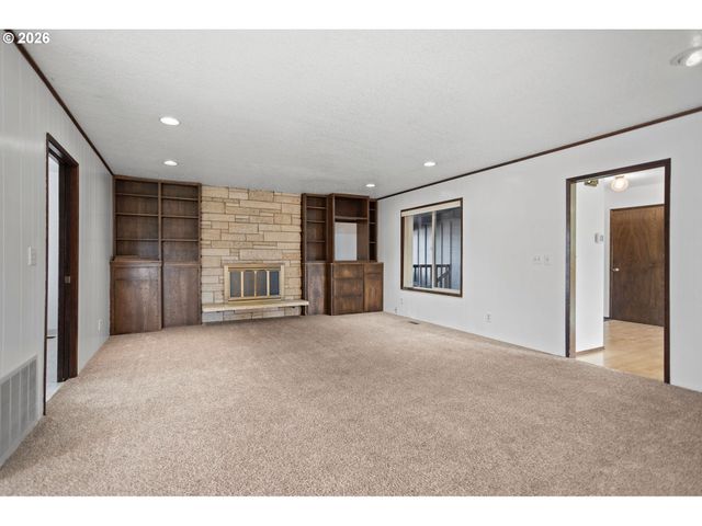 620 Nw QUEENS Ct, Hillsboro, OR 97124