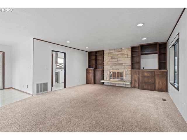 620 Nw QUEENS Ct, Hillsboro, OR 97124