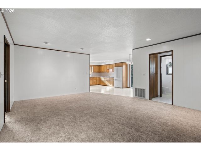 620 Nw QUEENS Ct, Hillsboro, OR 97124