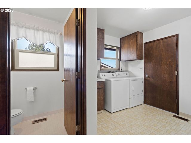 620 Nw QUEENS Ct, Hillsboro, OR 97124