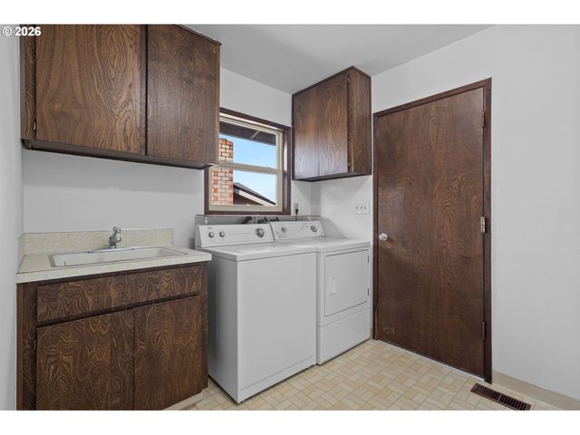 620 Nw QUEENS Ct, Hillsboro, OR 97124