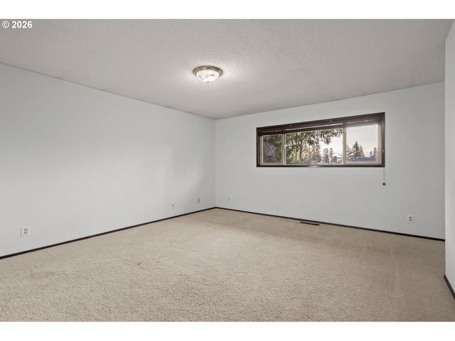 620 Nw QUEENS Ct, Hillsboro, OR 97124