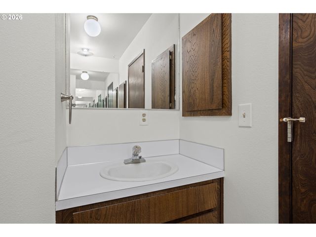 620 Nw QUEENS Ct, Hillsboro, OR 97124