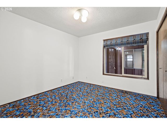 620 Nw QUEENS Ct, Hillsboro, OR 97124