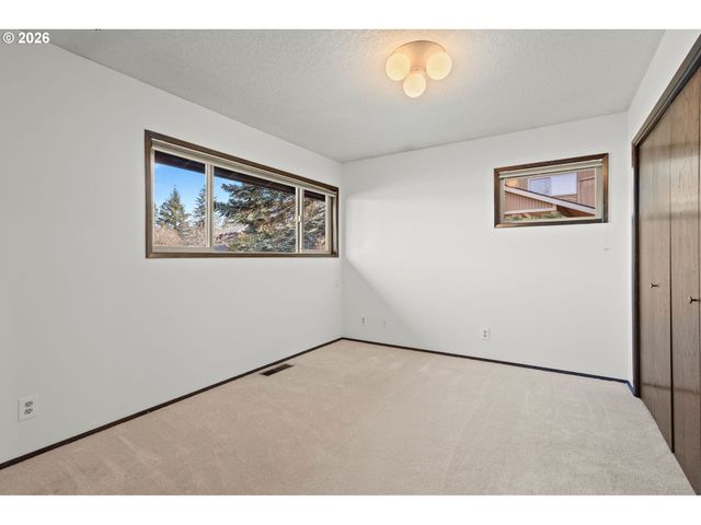 620 Nw QUEENS Ct, Hillsboro, OR 97124