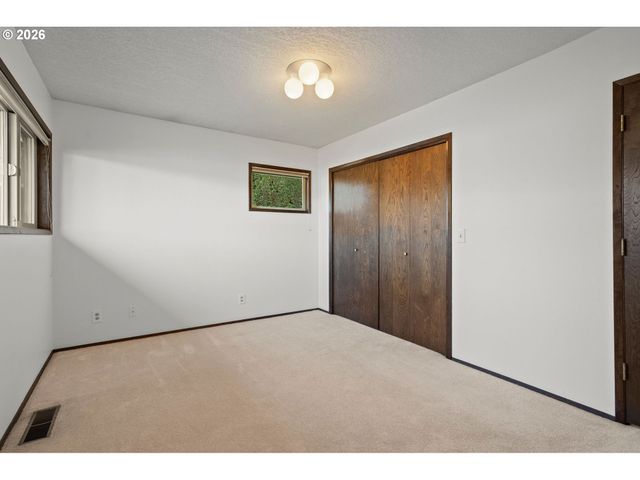 620 Nw QUEENS Ct, Hillsboro, OR 97124