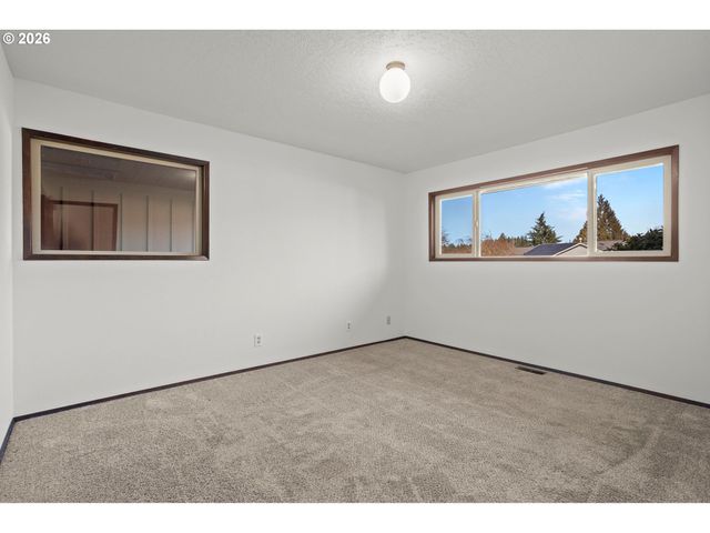 620 Nw QUEENS Ct, Hillsboro, OR 97124