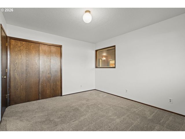 620 Nw QUEENS Ct, Hillsboro, OR 97124