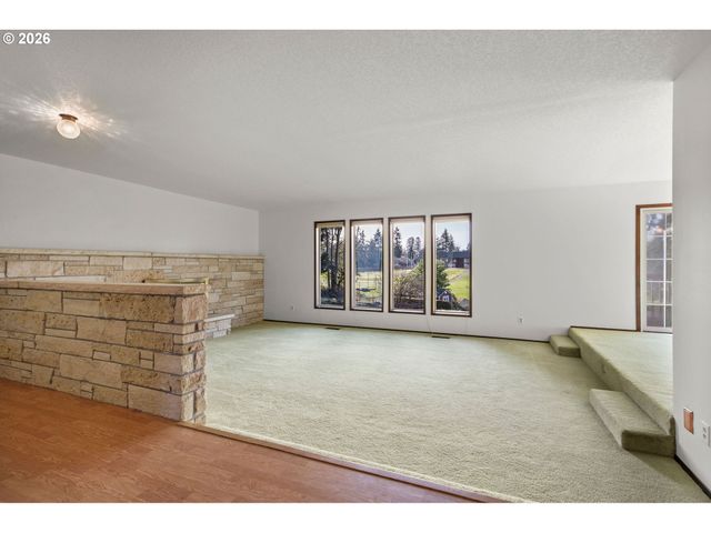 620 Nw QUEENS Ct, Hillsboro, OR 97124