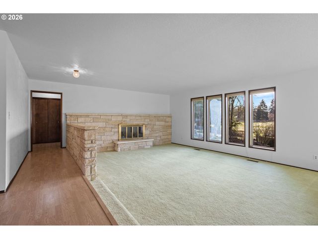 620 Nw QUEENS Ct, Hillsboro, OR 97124