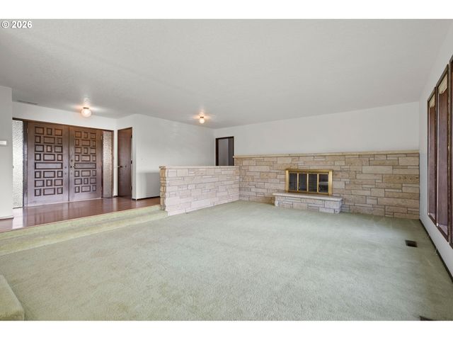 620 Nw QUEENS Ct, Hillsboro, OR 97124