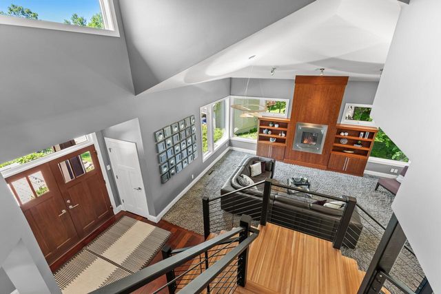 9200 Hearthstead Lane, Eden Prairie, MN 55347