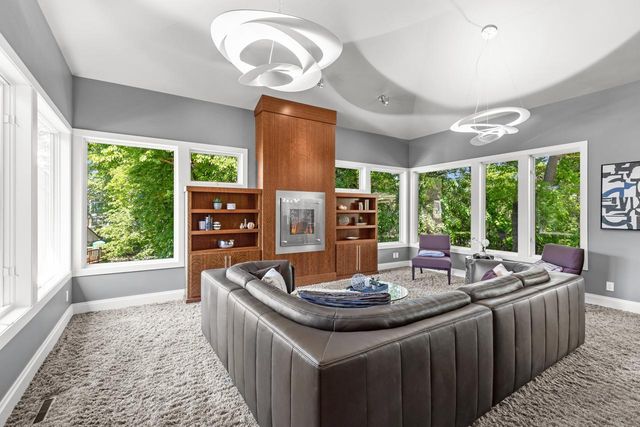 9200 Hearthstead Lane, Eden Prairie, MN 55347