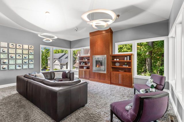 9200 Hearthstead Lane, Eden Prairie, MN 55347