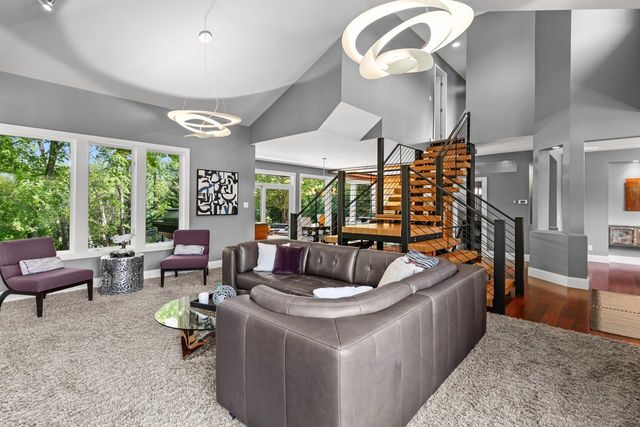 9200 Hearthstead Lane, Eden Prairie, MN 55347