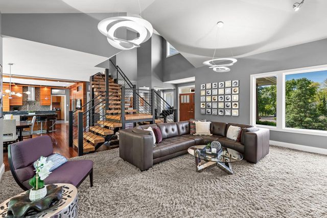 9200 Hearthstead Lane, Eden Prairie, MN 55347