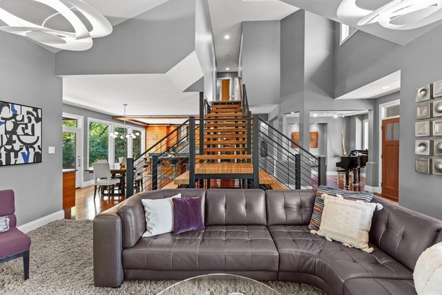 9200 Hearthstead Lane, Eden Prairie, MN 55347