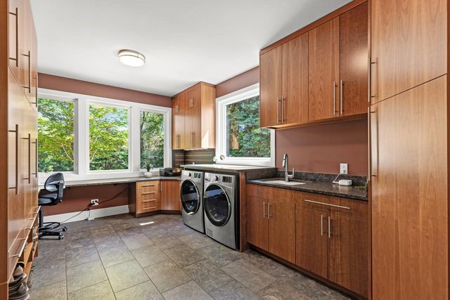 9200 Hearthstead Lane, Eden Prairie, MN 55347