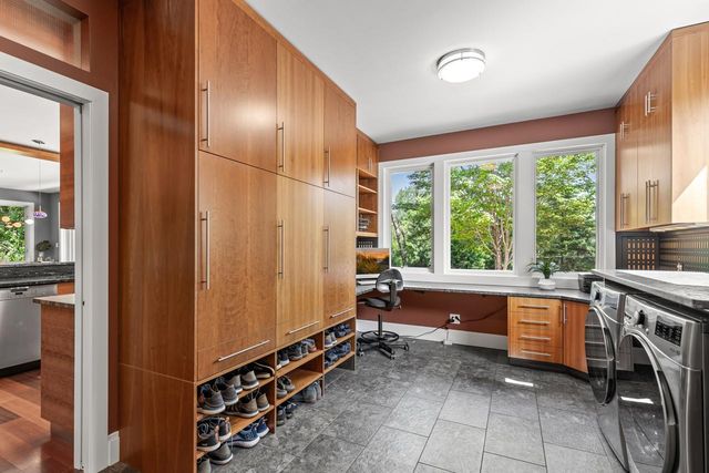 9200 Hearthstead Lane, Eden Prairie, MN 55347