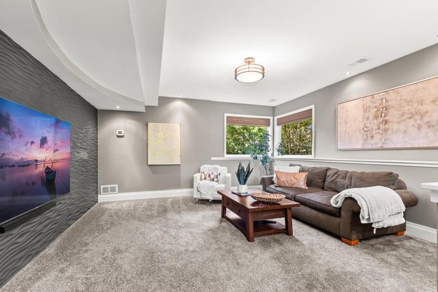 9200 Hearthstead Lane, Eden Prairie, MN 55347