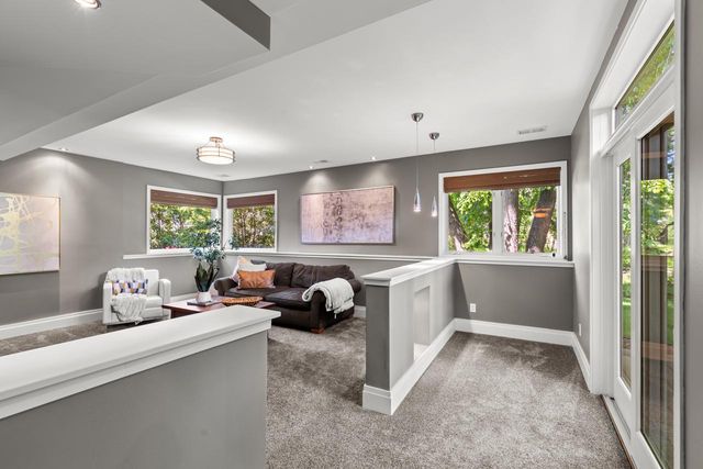 9200 Hearthstead Lane, Eden Prairie, MN 55347