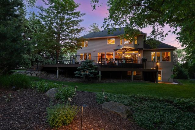 9200 Hearthstead Lane, Eden Prairie, MN 55347