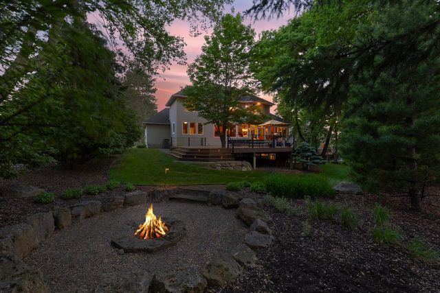9200 Hearthstead Lane, Eden Prairie, MN 55347