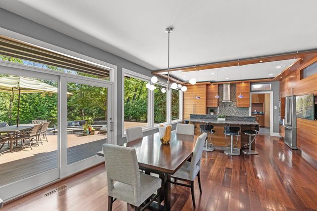 9200 Hearthstead Lane, Eden Prairie, MN 55347