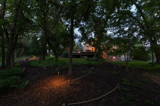 9200 Hearthstead Lane, Eden Prairie, MN 55347