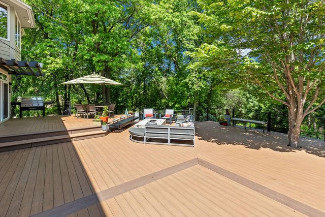 9200 Hearthstead Lane, Eden Prairie, MN 55347