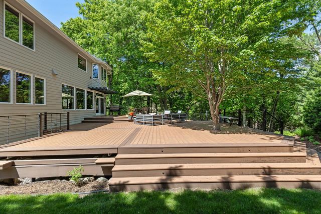 9200 Hearthstead Lane, Eden Prairie, MN 55347