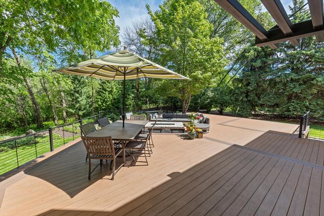 9200 Hearthstead Lane, Eden Prairie, MN 55347