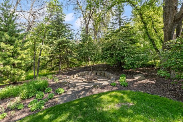 9200 Hearthstead Lane, Eden Prairie, MN 55347