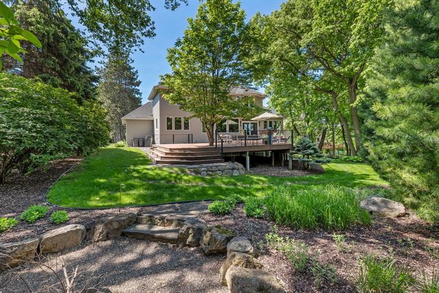 9200 Hearthstead Lane, Eden Prairie, MN 55347