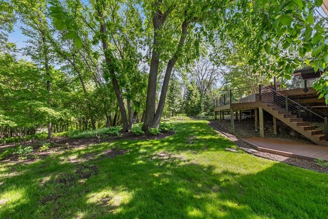 9200 Hearthstead Lane, Eden Prairie, MN 55347