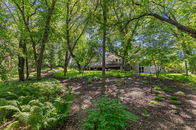 9200 Hearthstead Lane, Eden Prairie, MN 55347