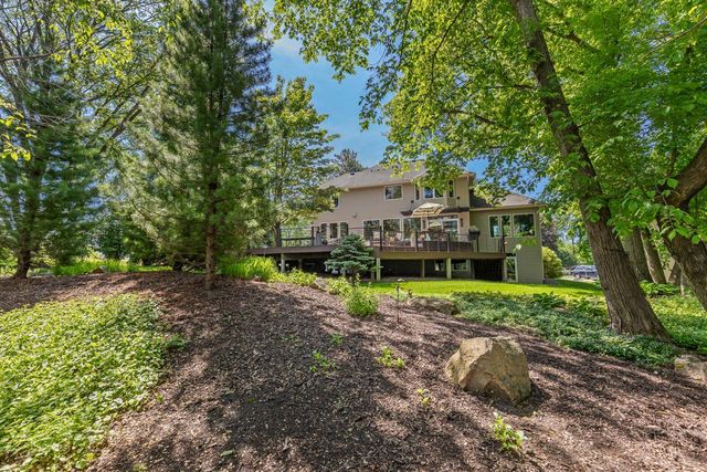 9200 Hearthstead Lane, Eden Prairie, MN 55347