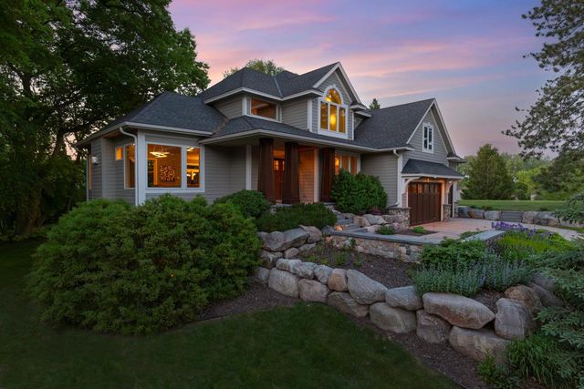 9200 Hearthstead Lane, Eden Prairie, MN 55347