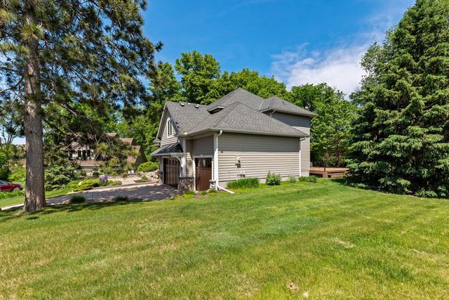9200 Hearthstead Lane, Eden Prairie, MN 55347