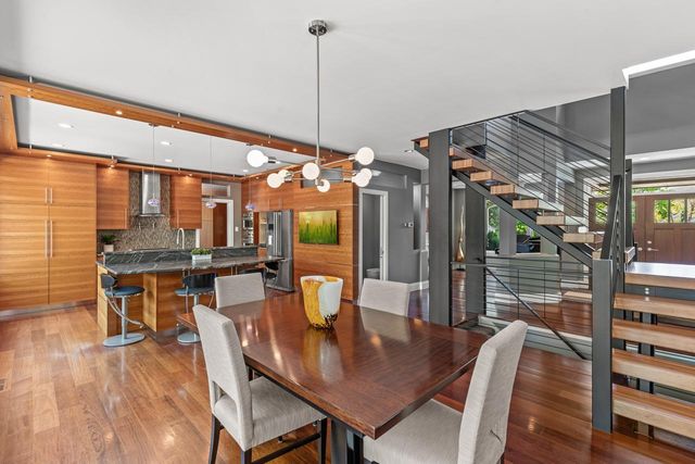 9200 Hearthstead Lane, Eden Prairie, MN 55347