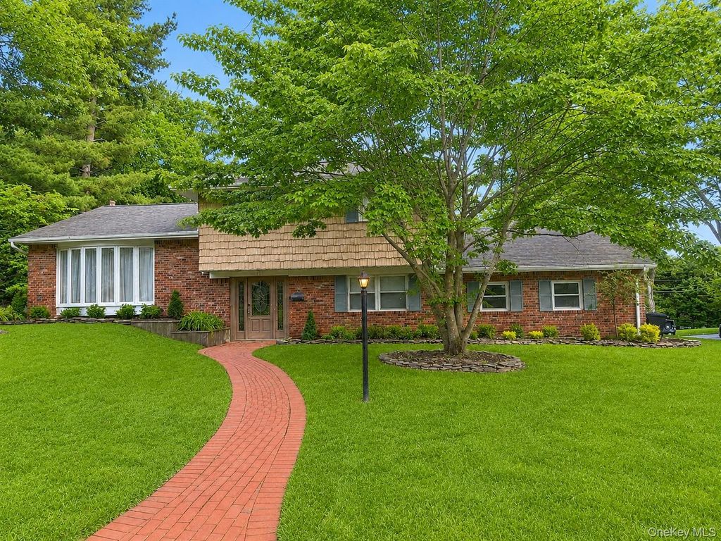 11 Royal Oak Drive, Huntington, NY 11743