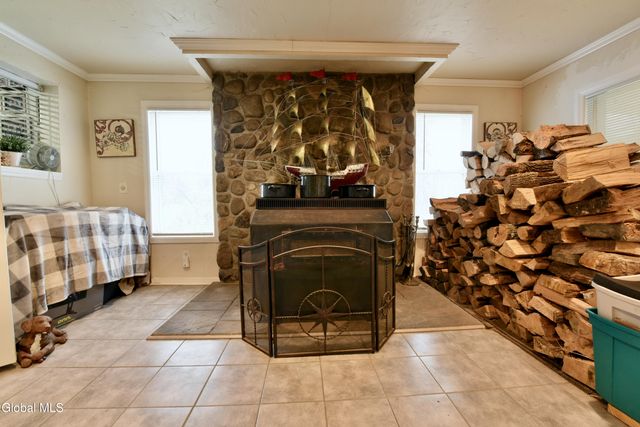 454-456 Vliet St Ext, Colonie, NY 12047