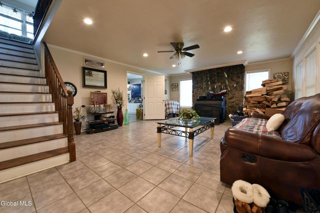 454-456 Vliet St Ext, Colonie, NY 12047