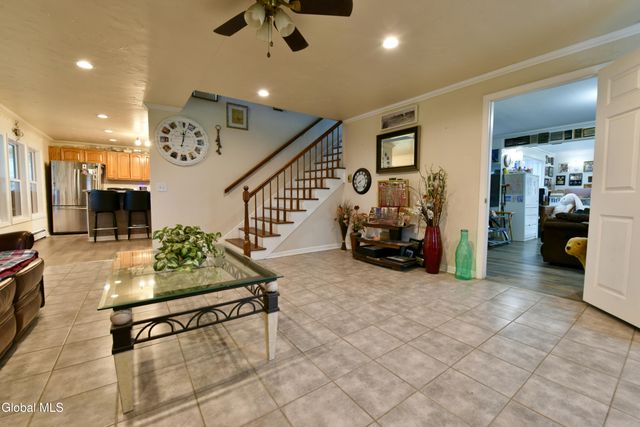 454-456 Vliet St Ext, Colonie, NY 12047