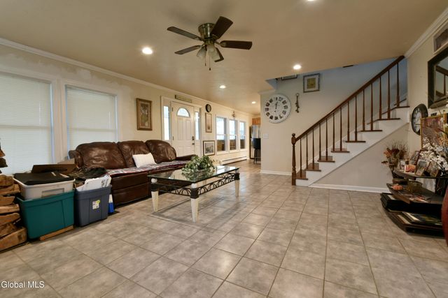 454-456 Vliet St Ext, Colonie, NY 12047