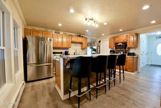 454-456 Vliet St Ext, Colonie, NY 12047