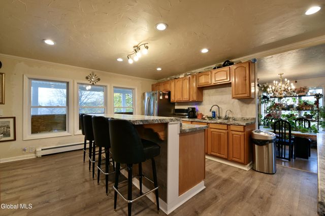 454-456 Vliet St Ext, Colonie, NY 12047